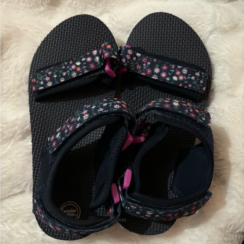 Brand new kids size 3 comfort sandals